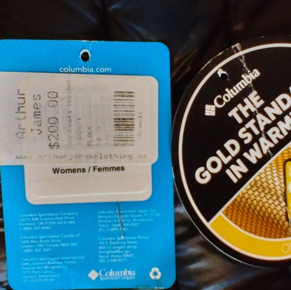 Columbia winter jacket with hood and zipper. Thumb cut outs. Extremely durable - Picture 3 of 4